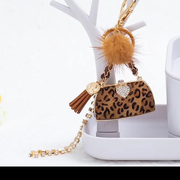 NEW IN BAG keychain pom pom - Picture 11 of 12